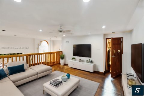 Casa en venta en Miami, Florida, 4 dormitorios, 356.28 m2 № 1367008 - foto 12