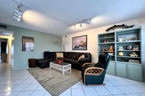 Condo in West Palm Beach, Florida, 2 bedrooms  № 976739 - photo 14