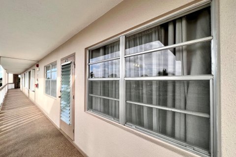 Condo in West Palm Beach, Florida, 2 bedrooms  № 976739 - photo 8
