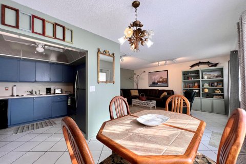 Condo in West Palm Beach, Florida, 2 bedrooms  № 976739 - photo 16
