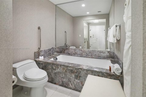 Condominio en venta en Fort Lauderdale, Florida, 2 dormitorios, 103.4 m2 № 212310 - foto 13