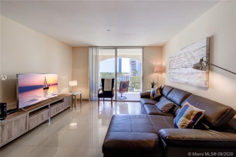 Condo in Aventura, Florida, 2 bedrooms  № 9336 - photo 2