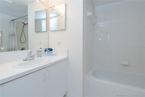 Condo in Aventura, Florida, 2 bedrooms  № 9336 - photo 13