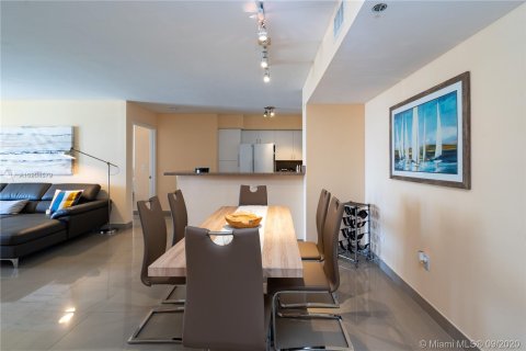 Condo in Aventura, Florida, 2 bedrooms  № 9336 - photo 4