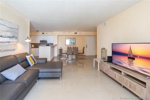 Condo in Aventura, Florida, 2 bedrooms  № 9336 - photo 6