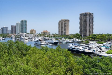 Copropriété à louer à Aventura, Floride: 2 chambres, 109.62 m2 № 9336 - photo 7