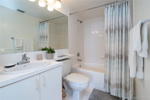 Condo in Aventura, Florida, 2 bedrooms  № 9336 - photo 11