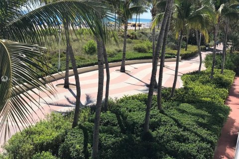 Condo in Miami Beach, Florida  № 9341 - photo 24