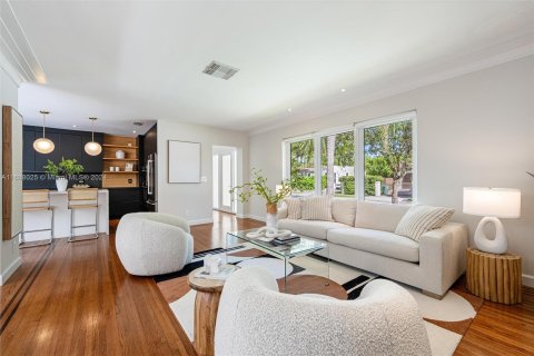 Casa en venta en Miami, Florida, 3 dormitorios, 179.86 m2 № 1429634 - foto 5