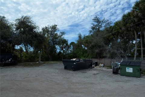 Immobilier commercial à vendre à Punta Gorda, Floride: 644.65 m2 № 974890 - photo 5