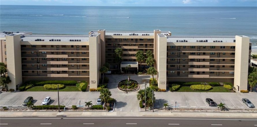 Condominio en Madeira Beach, Florida, 2 dormitorios  № 1375216