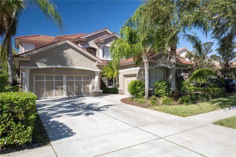 House in Tampa, Florida 4 bedrooms, 325.99 sq.m. № 1430855 - photo 1