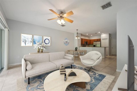 Touwnhouse à vendre à Tampa, Floride: 2 chambres, 130.99 m2 № 1312702 - photo 5