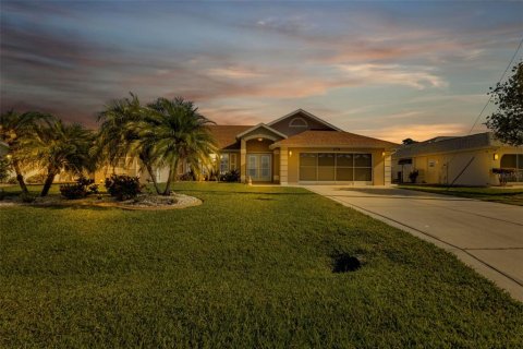 Villa ou maison à vendre à Punta Gorda, Floride: 4 chambres, 233.18 m2 № 1190734 - photo 1