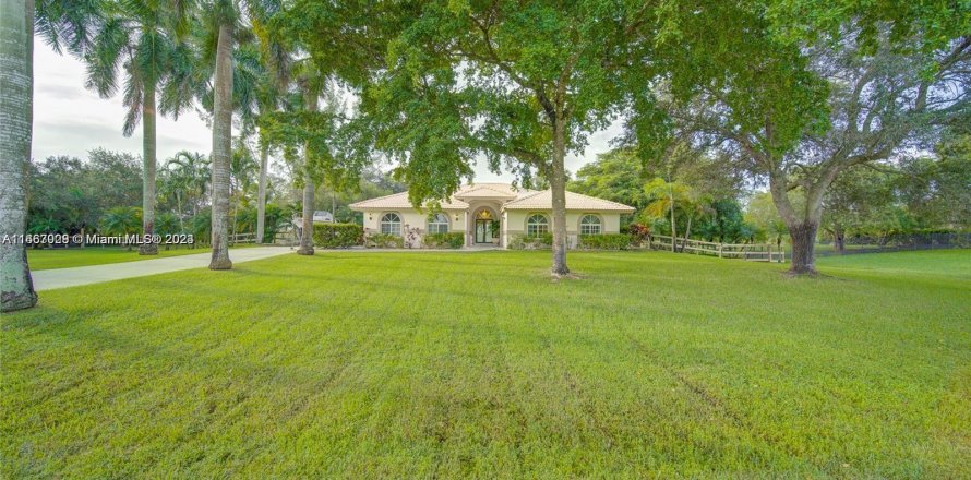 Villa ou maison à Pembroke Pines, Floride 4 chambres, 228.54 m2 № 1381746