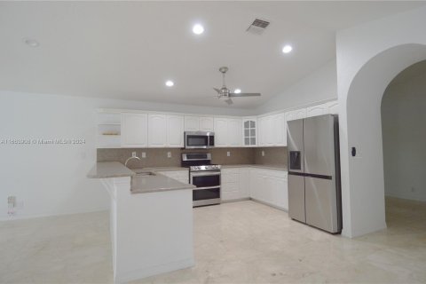 Villa ou maison à vendre à Pembroke Pines, Floride: 4 chambres, 228.54 m2 № 1381746 - photo 8