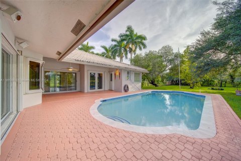 Villa ou maison à vendre à Pembroke Pines, Floride: 4 chambres, 228.54 m2 № 1381746 - photo 14