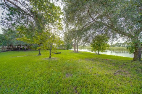 Villa ou maison à vendre à Pembroke Pines, Floride: 4 chambres, 228.54 m2 № 1381746 - photo 17