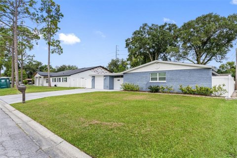 House in Tampa, Florida 3 bedrooms, 129.78 sq.m. № 1382465 - photo 3