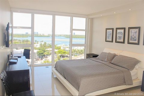 Condo in Bal Harbour, Florida, 2 bedrooms  № 1389745 - photo 13