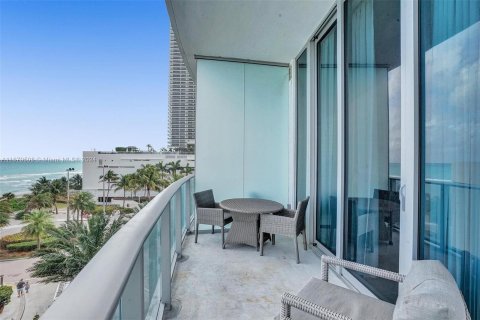 Condo in Hollywood, Florida, 1 bedroom  № 1389697 - photo 22