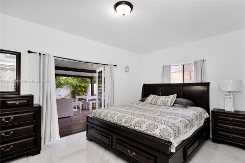 House in Miami, Florida 4 bedrooms, 130.25 sq.m. № 1365666 - photo 21