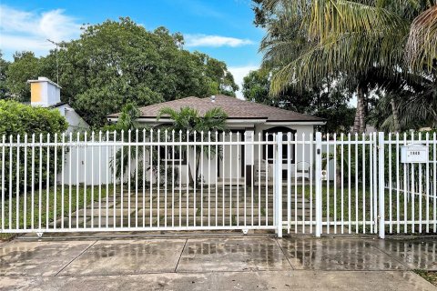 House in Miami, Florida 4 bedrooms, 130.25 sq.m. № 1365666 - photo 28