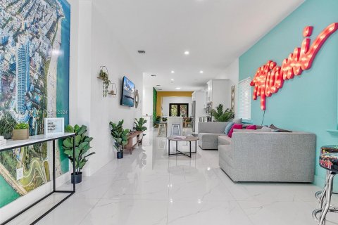 Villa ou maison à vendre à Miami, Floride: 3 chambres, 137.12 m2 № 1374237 - photo 13