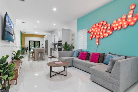 Casa en venta en Miami, Florida, 3 dormitorios, 137.12 m2 № 1374237 - foto 17