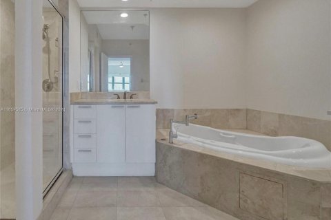 Appartement à louer à North Miami, Floride: 2 chambres, 148.92 m2 № 1364258 - photo 4