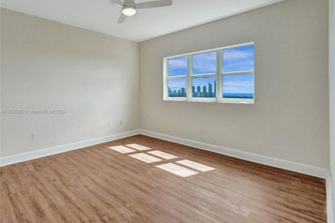 Appartement à louer à North Miami, Floride: 2 chambres, 148.92 m2 № 1364258 - photo 3