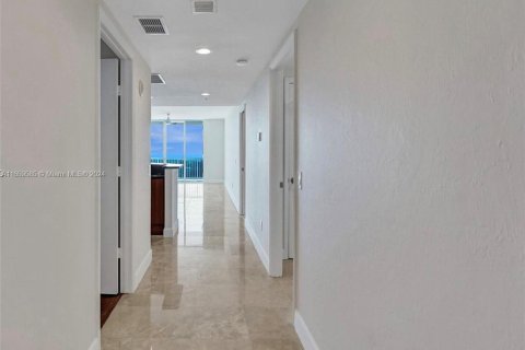 Apartamento en alquiler en North Miami, Florida, 2 dormitorios, 148.92 m2 № 1364258 - foto 9