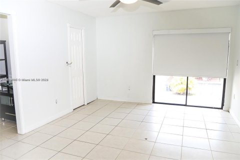 Condominio en alquiler en Miami, Florida, 2 dormitorios, 108.23 m2 № 1364259 - foto 19