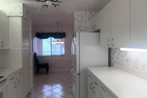 Copropriété à vendre à Tamarac, Floride: 2 chambres, 112.88 m2 № 572253 - photo 4