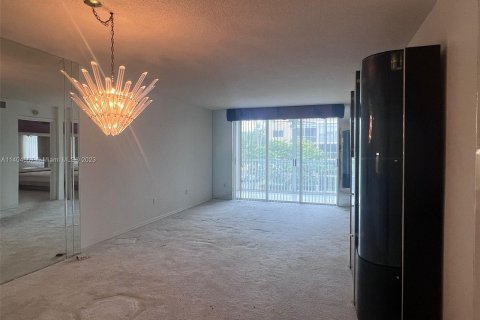 Copropriété à vendre à Tamarac, Floride: 2 chambres, 112.88 m2 № 572253 - photo 1