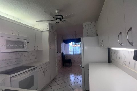 Condo in Tamarac, Florida, 2 bedrooms  № 572253 - photo 3