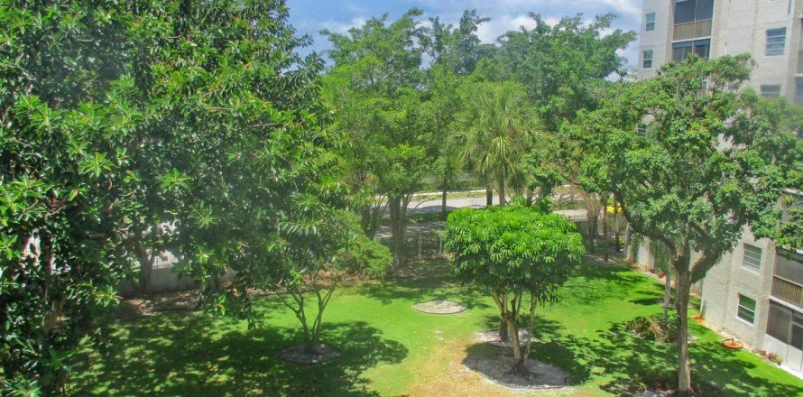 Condo in Lauderhill, Florida, 2 bedrooms  № 1159541