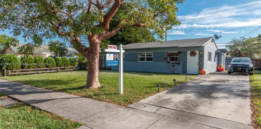 House in Oakland Park, Florida 3 bedrooms, 118.91 sq.m. № 876312