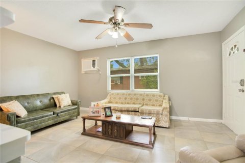 Propiedad comercial en venta en Orlando, Florida, 8 dormitorios, 288 m2 № 1367682 - foto 7