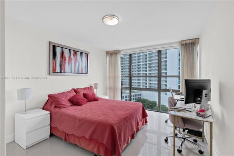 Condo in Miami, Florida, 2 bedrooms  № 1233619 - photo 15