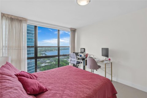 Condo in Miami, Florida, 2 bedrooms  № 1233619 - photo 16