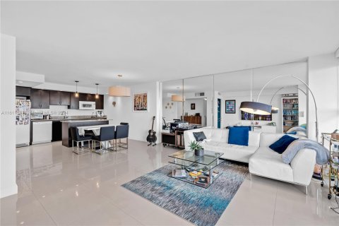 Copropriété à vendre à Miami, Floride: 2 chambres, 113.15 m2 № 1233619 - photo 11