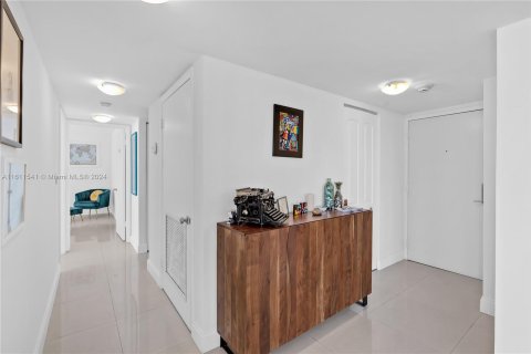 Copropriété à vendre à Miami, Floride: 2 chambres, 113.15 m2 № 1233619 - photo 13