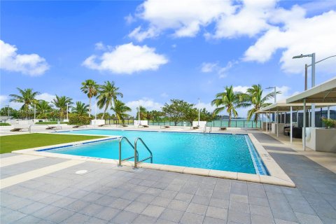 Condo in Miami, Florida, 2 bedrooms  № 1233619 - photo 4