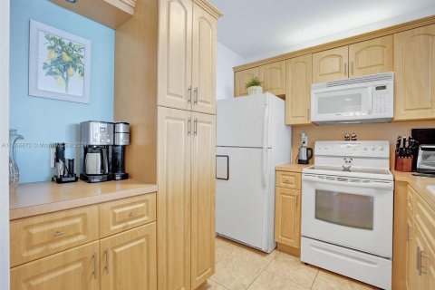 Condo in Hollywood, Florida, 1 bedroom  № 1080837 - photo 3