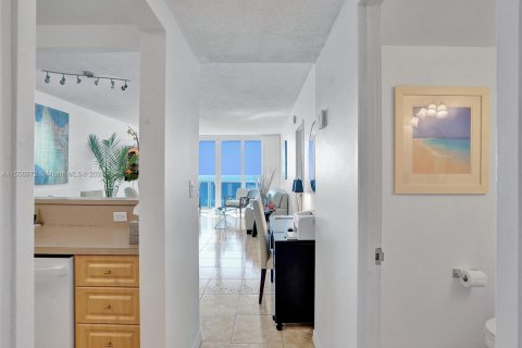 Copropriété à vendre à Hollywood, Floride: 1 chambre, 86.31 m2 № 1080837 - photo 23