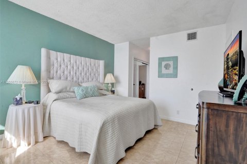 Condominio en venta en Hollywood, Florida, 1 dormitorio, 86.31 m2 № 1080837 - foto 15