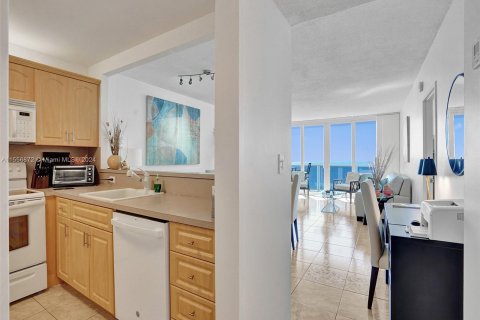 Copropriété à vendre à Hollywood, Floride: 1 chambre, 86.31 m2 № 1080837 - photo 22