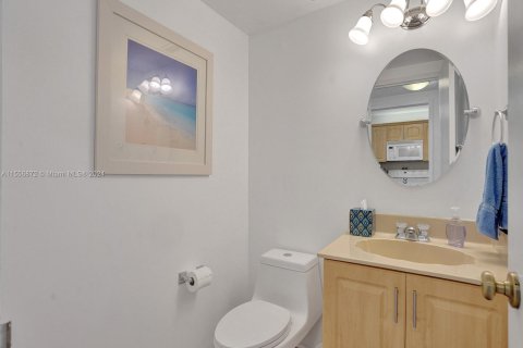 Condo in Hollywood, Florida, 1 bedroom  № 1080837 - photo 10