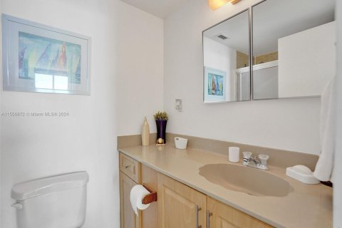 Condo in Hollywood, Florida, 1 bedroom  № 1080837 - photo 17